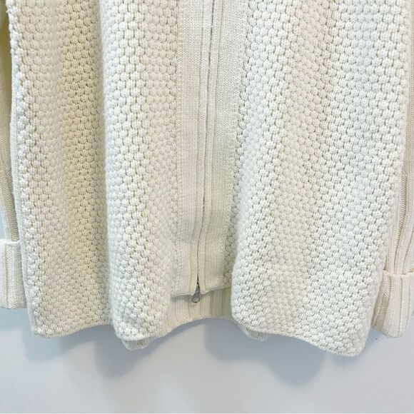 Victor Alfaro Collective
Oversized Zip-Up Sweater on Size XL - Picture 5 of 9